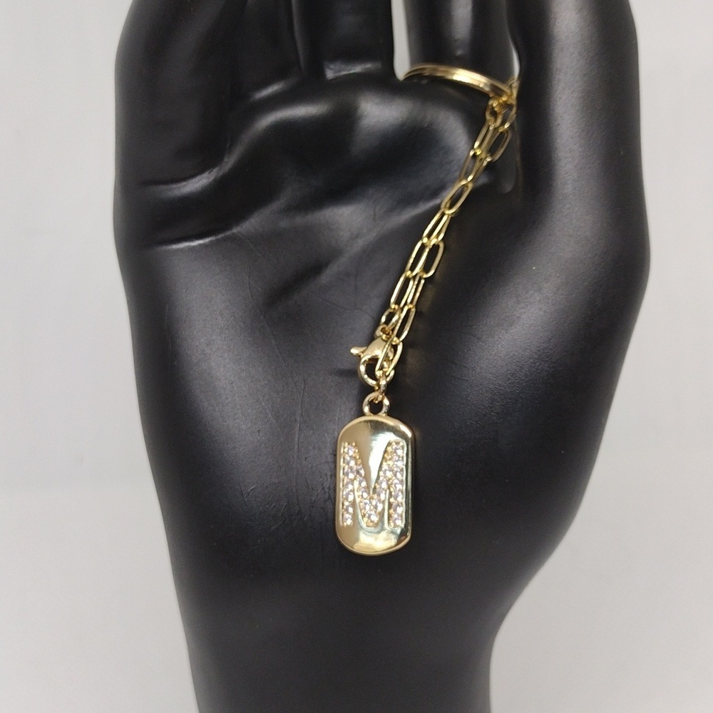Elegant Gold Keychain with Stylish ‘M’ Pendant – Perfect Gift - Picture 1 of 4